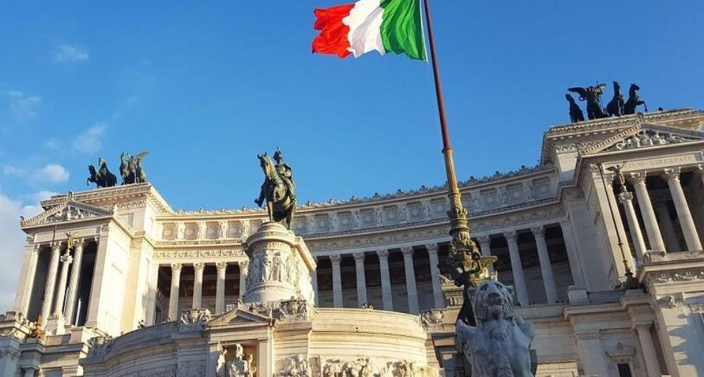 5 mije euro per te shmangur qendrat e riatdhesimit, hyn ne fuqi ligji i ri ne Itali